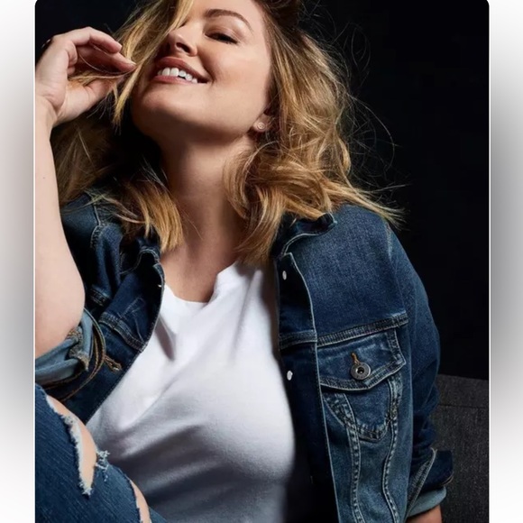 Torrid Medium Wash Denim Trucker Jacket BNWT Size 2 - Picture 8 of 10